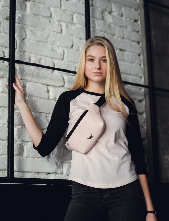 Leonora Pink